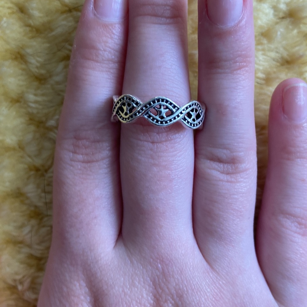 NWOT Set of 4 women’s rings - Picture 5 of 5